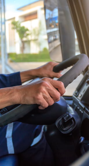 トラックの運転画像